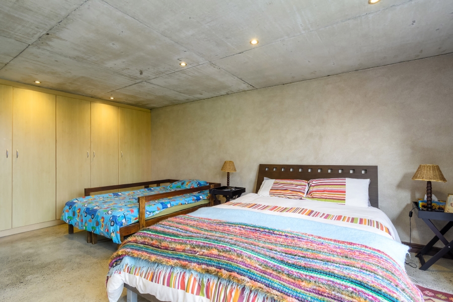 6 Bedroom Property for Sale in Kenridge Heights Western Cape